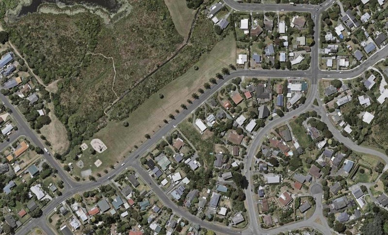 18 Queens Road, Waikanae Beach, Waikanae - Carousel 1