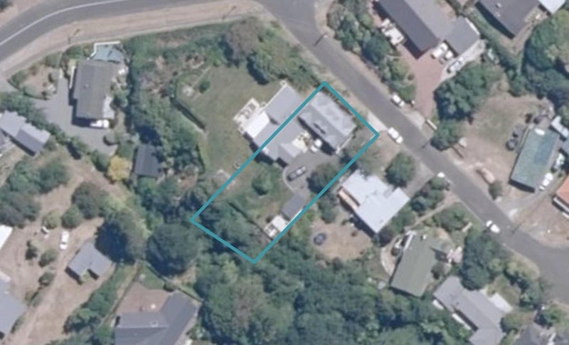 10 Norfolk Road, Waipahihi, Taupo - Carousel 1