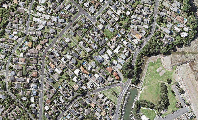 2A Beach Road, Castor Bay, Auckland - Carousel 1