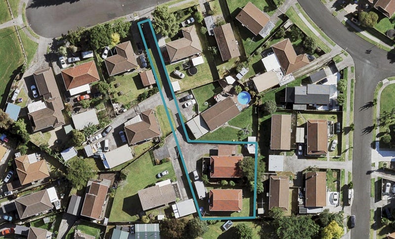 2/8 Blackgate Place, Weymouth, Auckland - Carousel 1