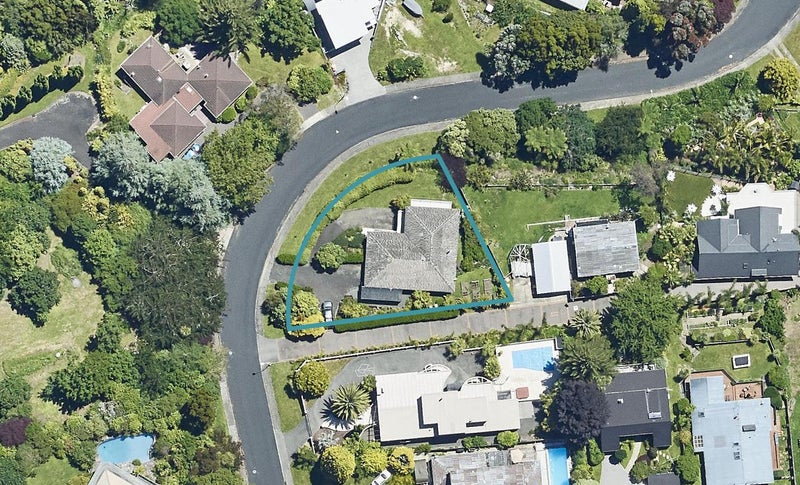 13 Tupara Crescent, Kawaha Point, Rotorua - Carousel 1