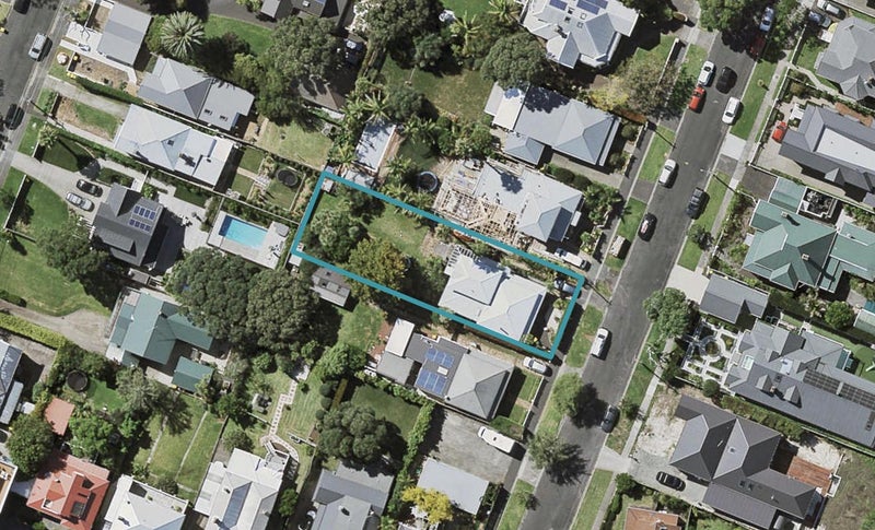 5 Russell Street, Stanley Point, Auckland - Carousel 1