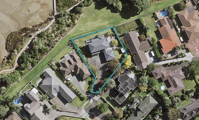 7 Tytus Place, Conifer Grove, Takanini - Carousel 1