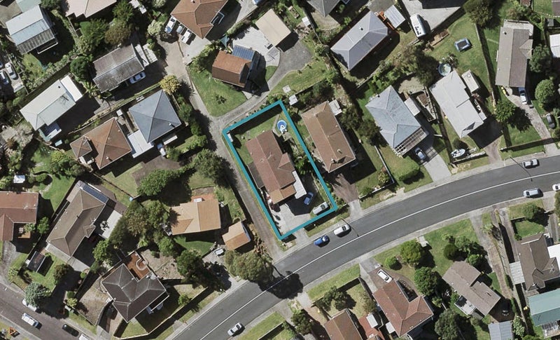 28 Athena Drive, Totara Vale, Auckland - Carousel 1