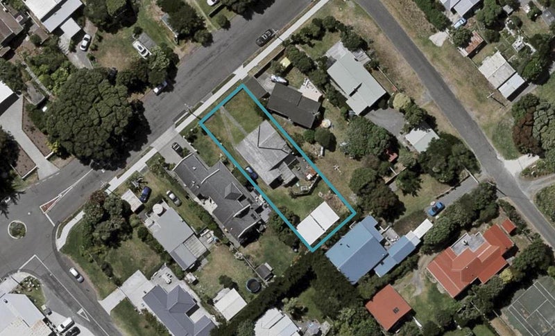 20 Tutere Street, Waikanae Beach, Waikanae - Carousel 1