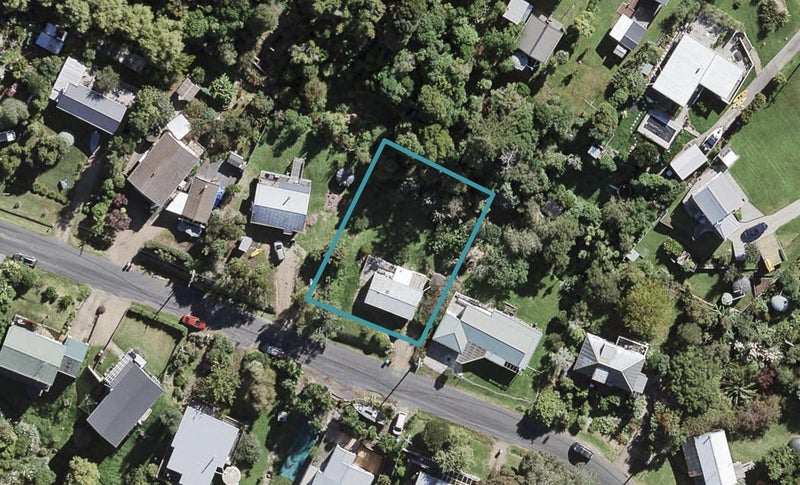 32 Tahatai Road, Oneroa, Waiheke Island - Carousel 1