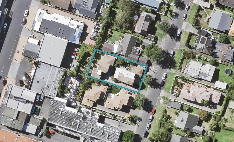 2/4 Frieston Road, Milford, Auckland - Carousel 1