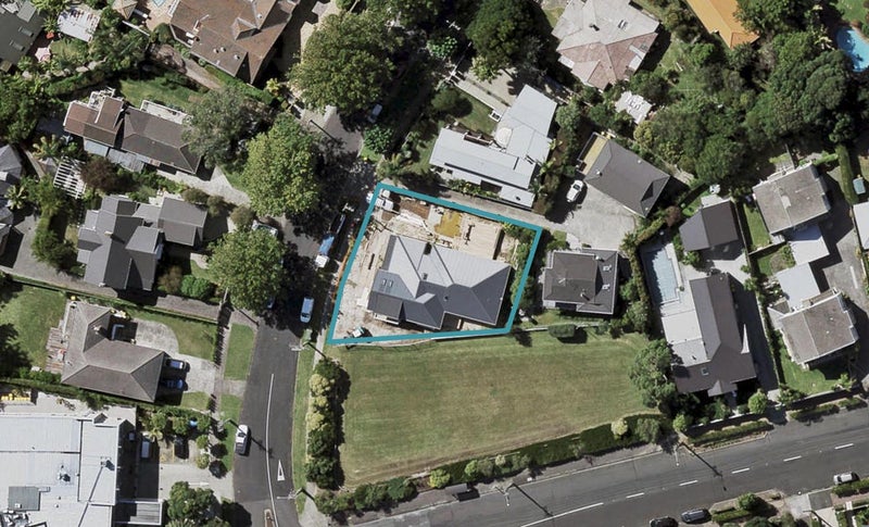 4 Beresford Street, Bayswater, Auckland - Carousel 1