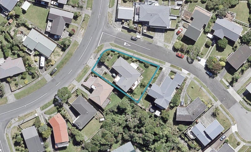 15 Banksia Grove, Maungaraki, Lower Hutt - Carousel 1