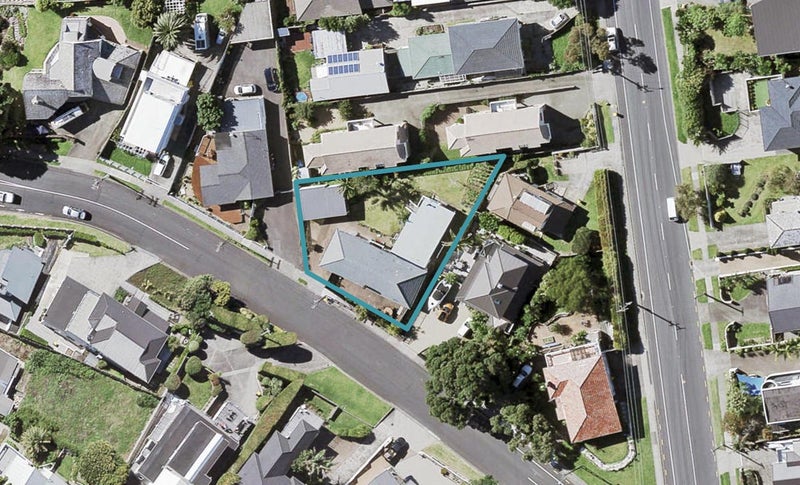2/6 Laings Road, Bucklands Beach, Auckland - Carousel 1