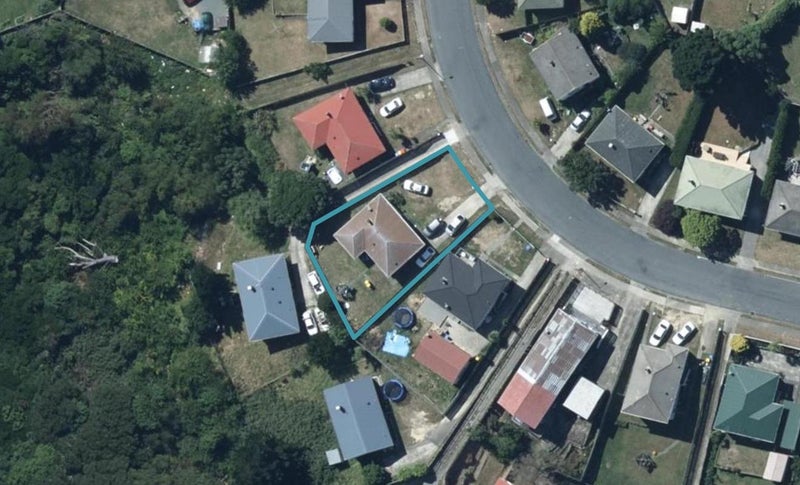 61 Beauzami Crescent, Ascot Park, Porirua - Carousel 1