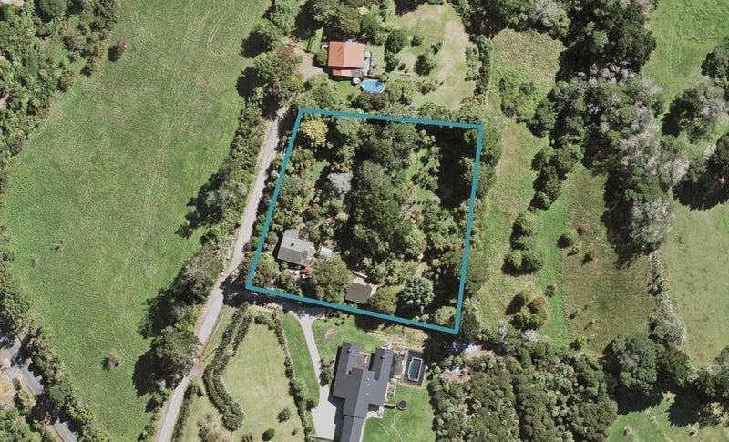 7 Nola Road, Oratia, Auckland - Carousel 1