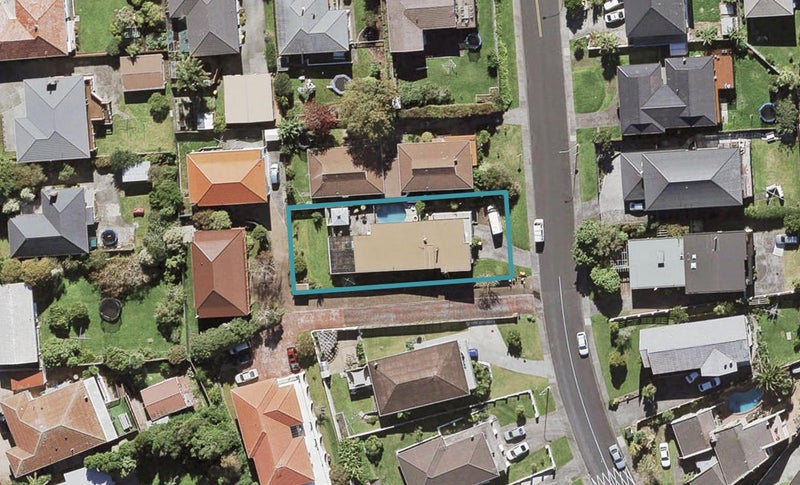47 Pakira Avenue, Glendene, Auckland - Carousel 1