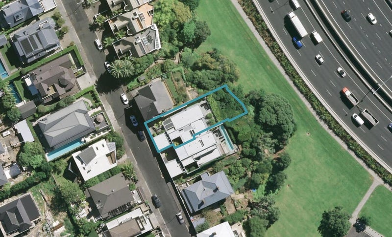 11 Ring Terrace, Saint Marys Bay, Auckland - Carousel 1