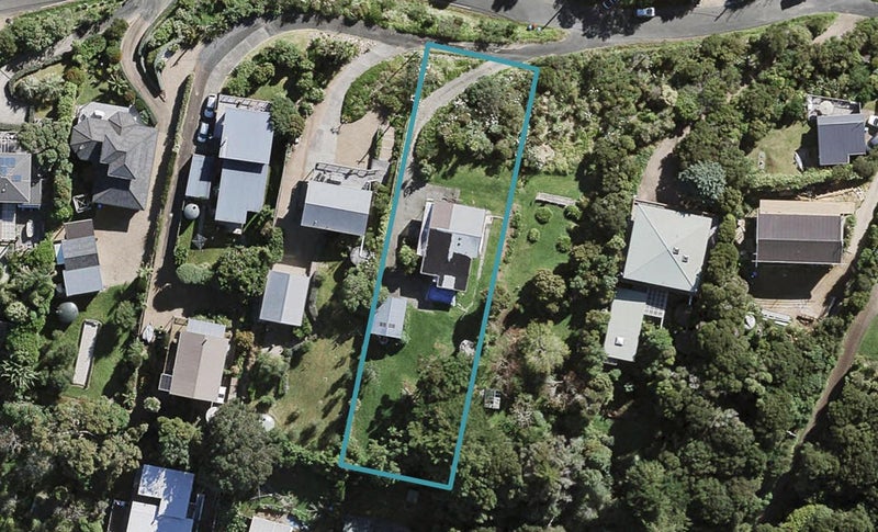 32 Queens Drive, Oneroa, Waiheke Island - Carousel 1
