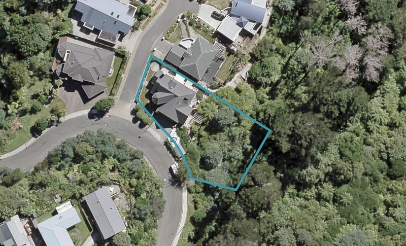 35 Summit Road, Fairfield, Lower Hutt - Carousel 1
