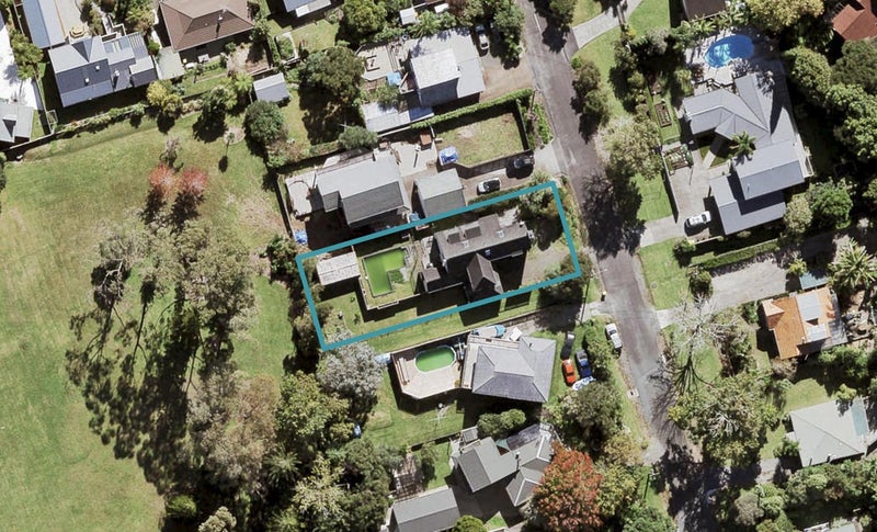 7 Holgate Avenue, Herald Island, Auckland - Carousel 1