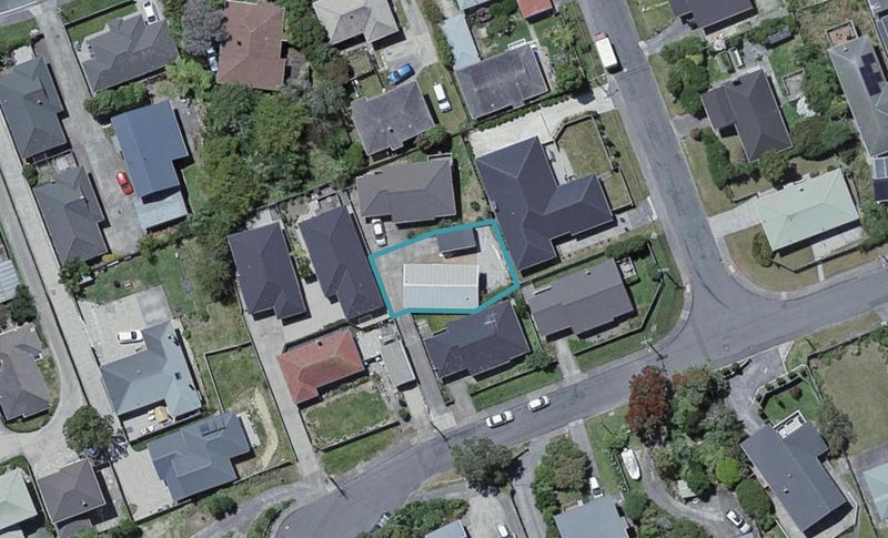 6 Kinapori Terrace, Newlands, Wellington - Carousel 1