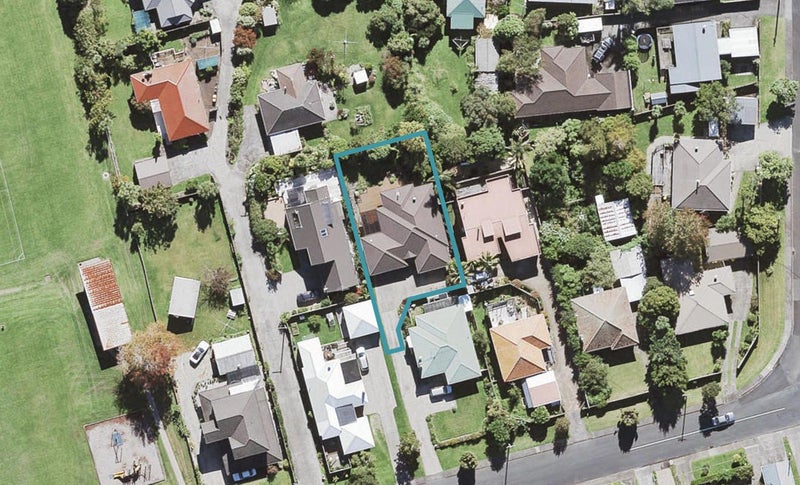15A Cliff View Drive, Green Bay, Auckland - Carousel 1
