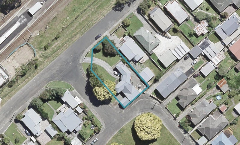 12 Golf Road, Manor Park, Lower Hutt - Carousel 1