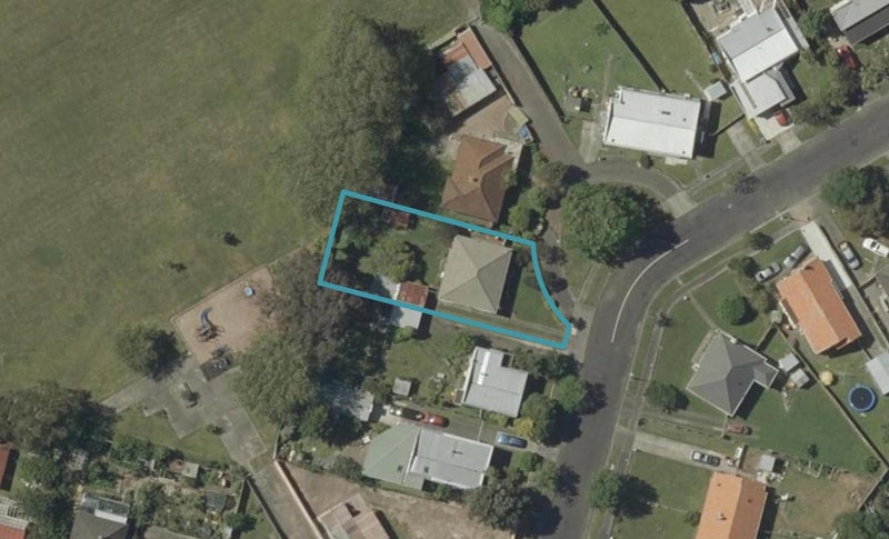 32 Savage Crescent, West End, Palmerston North - Carousel 1