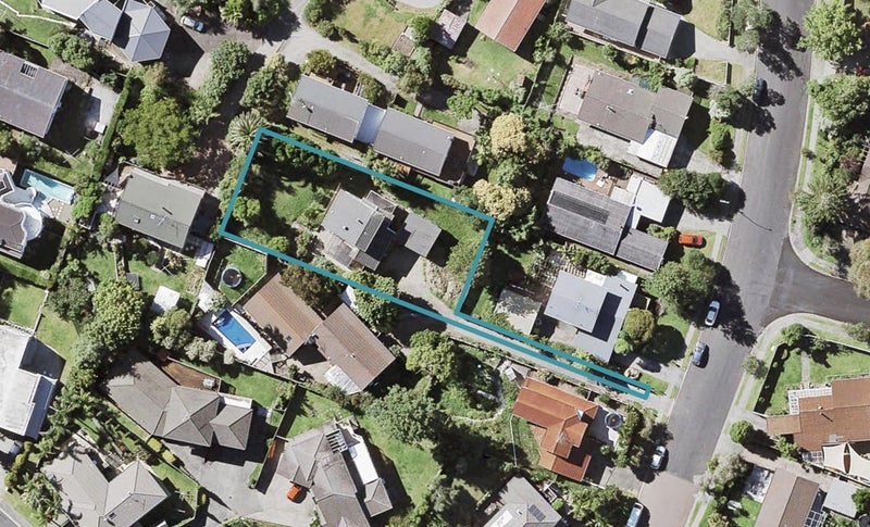 10 Langana Avenue, Browns Bay, Auckland - Carousel 1