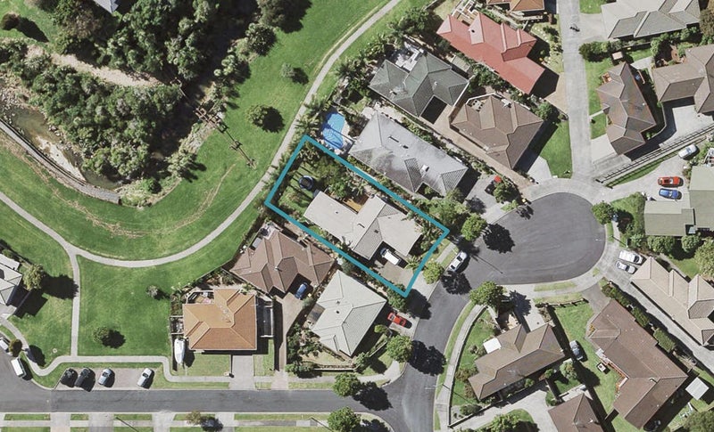 18 Bernie Edwards Place, Botany Downs, Auckland - Carousel 1