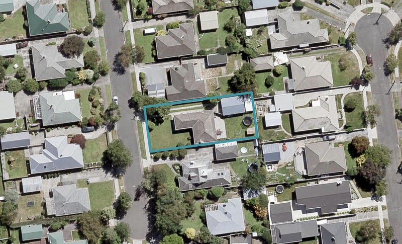 11 Kelly Grove, Elderslea, Upper Hutt - Carousel 1