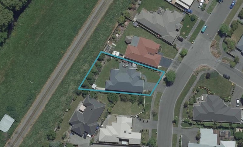 11 Willowview Drive, Redwood, Christchurch - Carousel 1