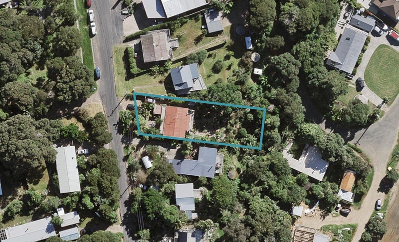 8 Albert Crescent, Ostend, Waiheke Island - Carousel 1