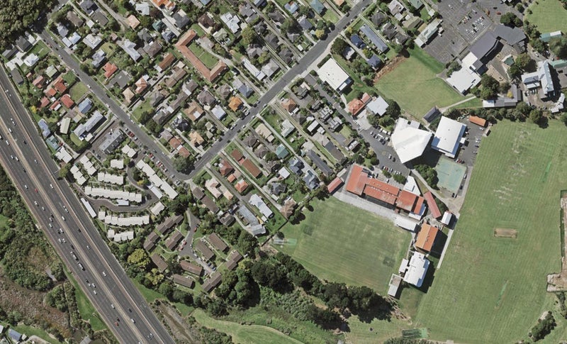 2/58 Dominion Street, Takapuna, Auckland - Carousel 1