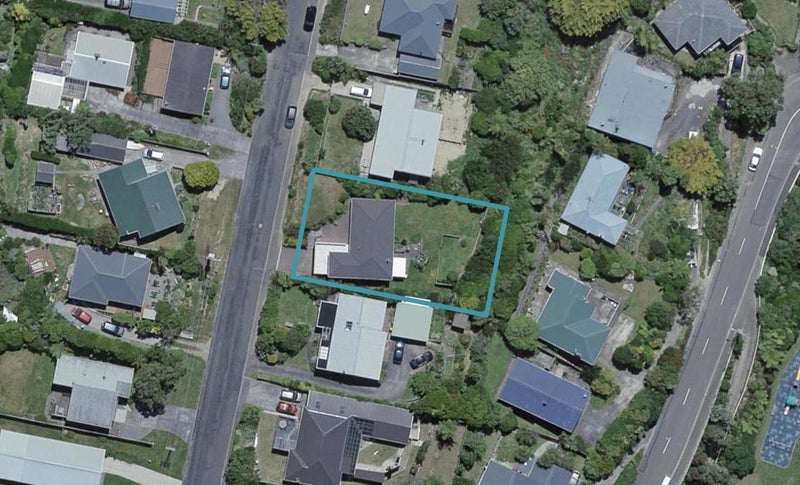 10 Ruskin Road, Newlands, Wellington - Carousel 1