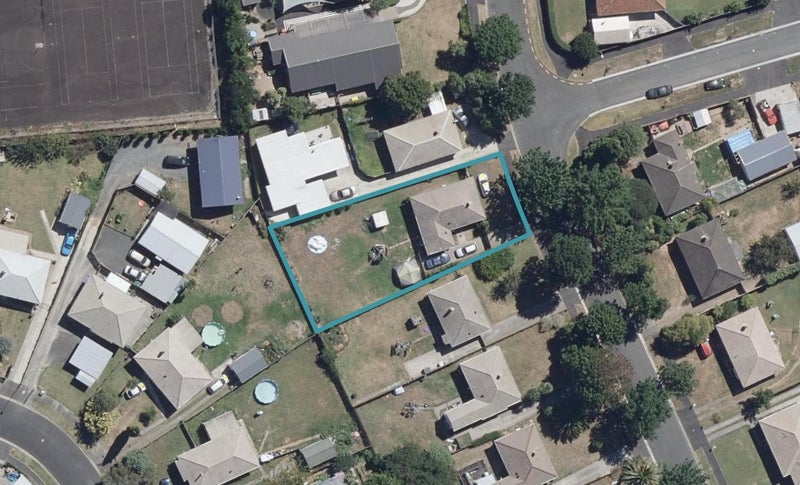 25 Kenney Crescent, Fairfield, Hamilton - Carousel 1