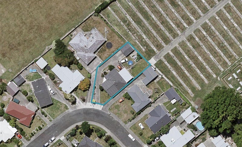223 Sunnybank Crescent, Camberley, Hastings - Carousel 1