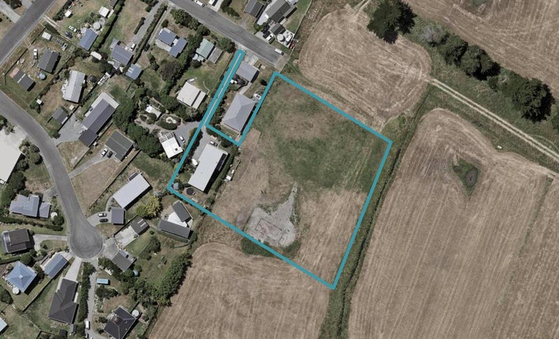 11 Brendan Drive, Otaki - Carousel 1
