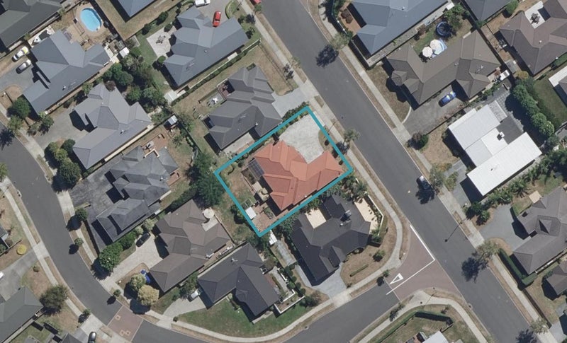 43 Barrington Drive, Huntington, Hamilton - Carousel 1