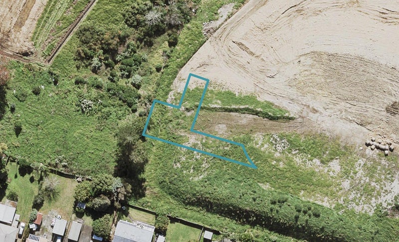 8 Impatiens Lane, Massey, Auckland - Carousel 1