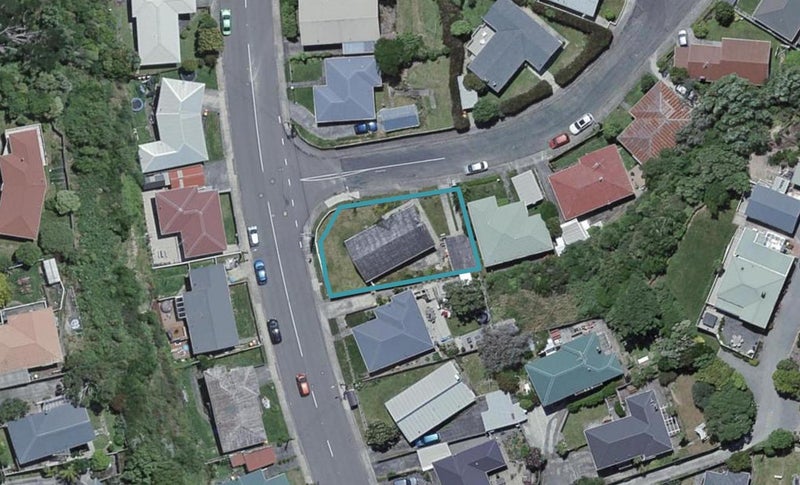 2 Beverley Grove, Paparangi, Wellington - Carousel 1