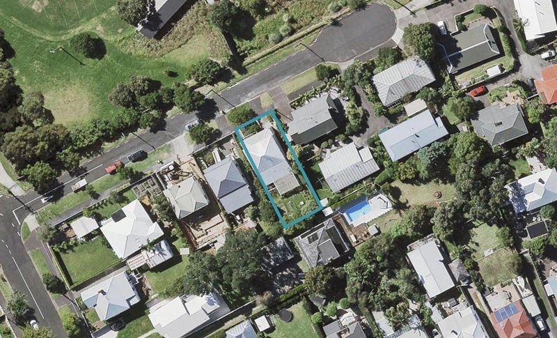 9 Abbotsford Terrace, Devonport, Auckland - Carousel 1
