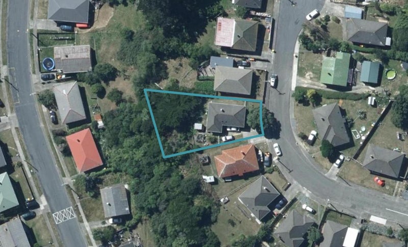 11 Norfolk Grove, Cannons Creek, Porirua - Carousel 1