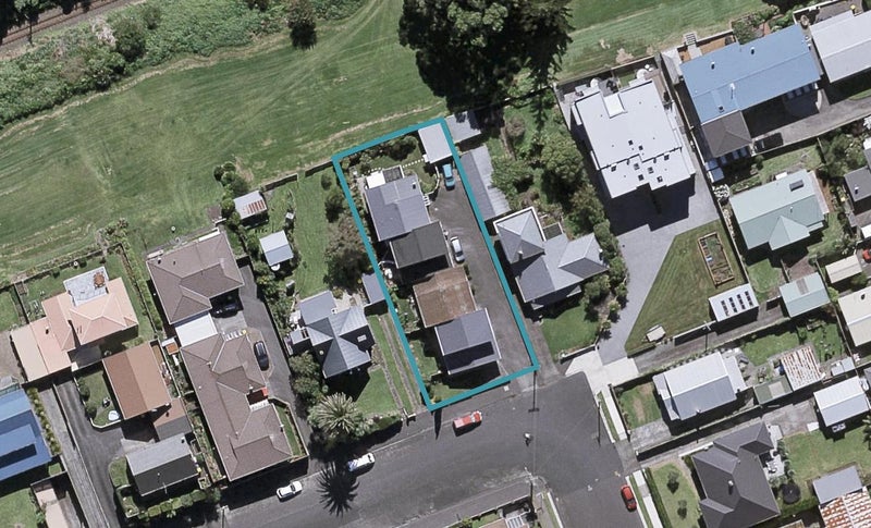 1/4 Birdwood Avenue, Moturoa, New Plymouth - Carousel 1