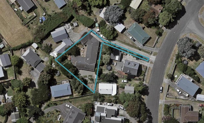 34 Hicks Crescent, Waikanae Beach, Waikanae - Carousel 1