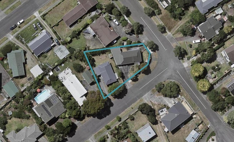 2 Hicks Crescent, Waikanae Beach, Waikanae - Carousel 1