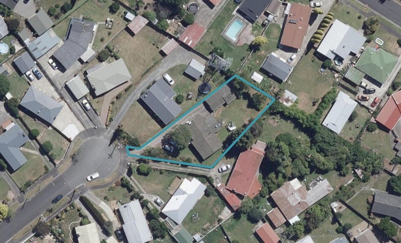 18 Pryce Place, Silverdale, Hamilton - Carousel 1
