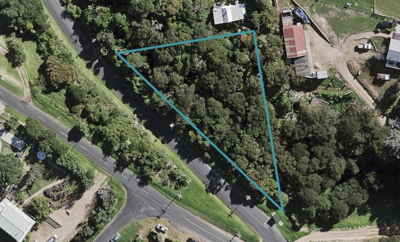 123 Queens Drive, Oneroa, Waiheke Island - Carousel 1