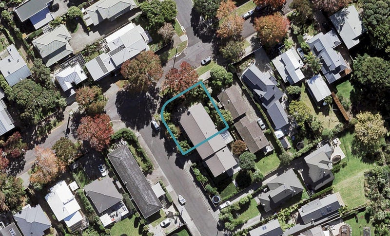 83 Dignan Street, Point Chevalier, Auckland - Carousel 1