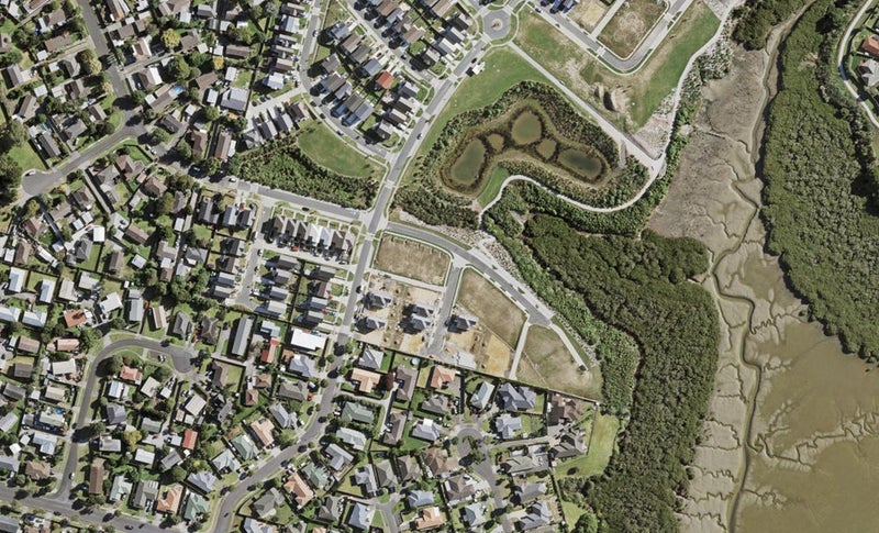 61 Becker Drive, Weymouth, Auckland - Carousel 1