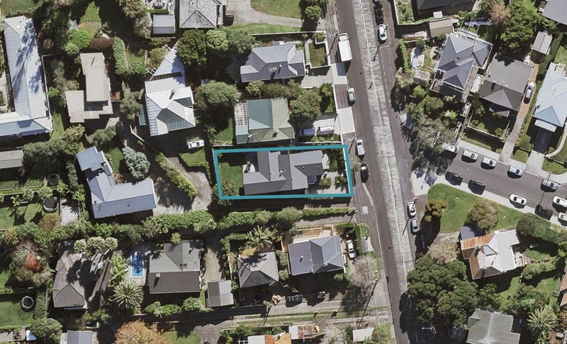 198 Queen Street, Northcote Point, Auckland - Carousel 1