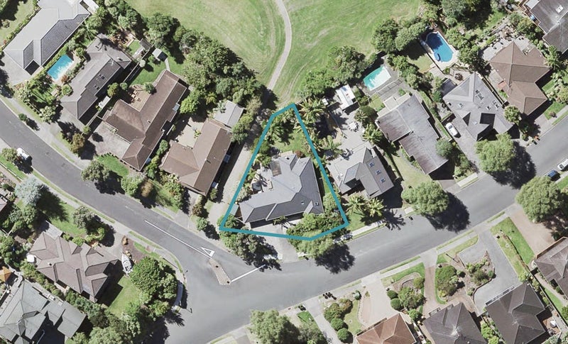 31 Bayside Drive, Browns Bay, Auckland - Carousel 1
