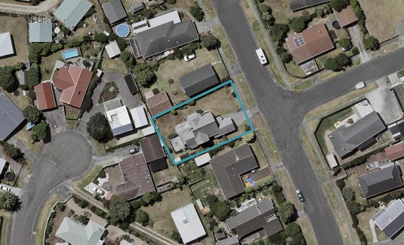 16 Reeves Street, Waikanae Beach, Waikanae - Carousel 1